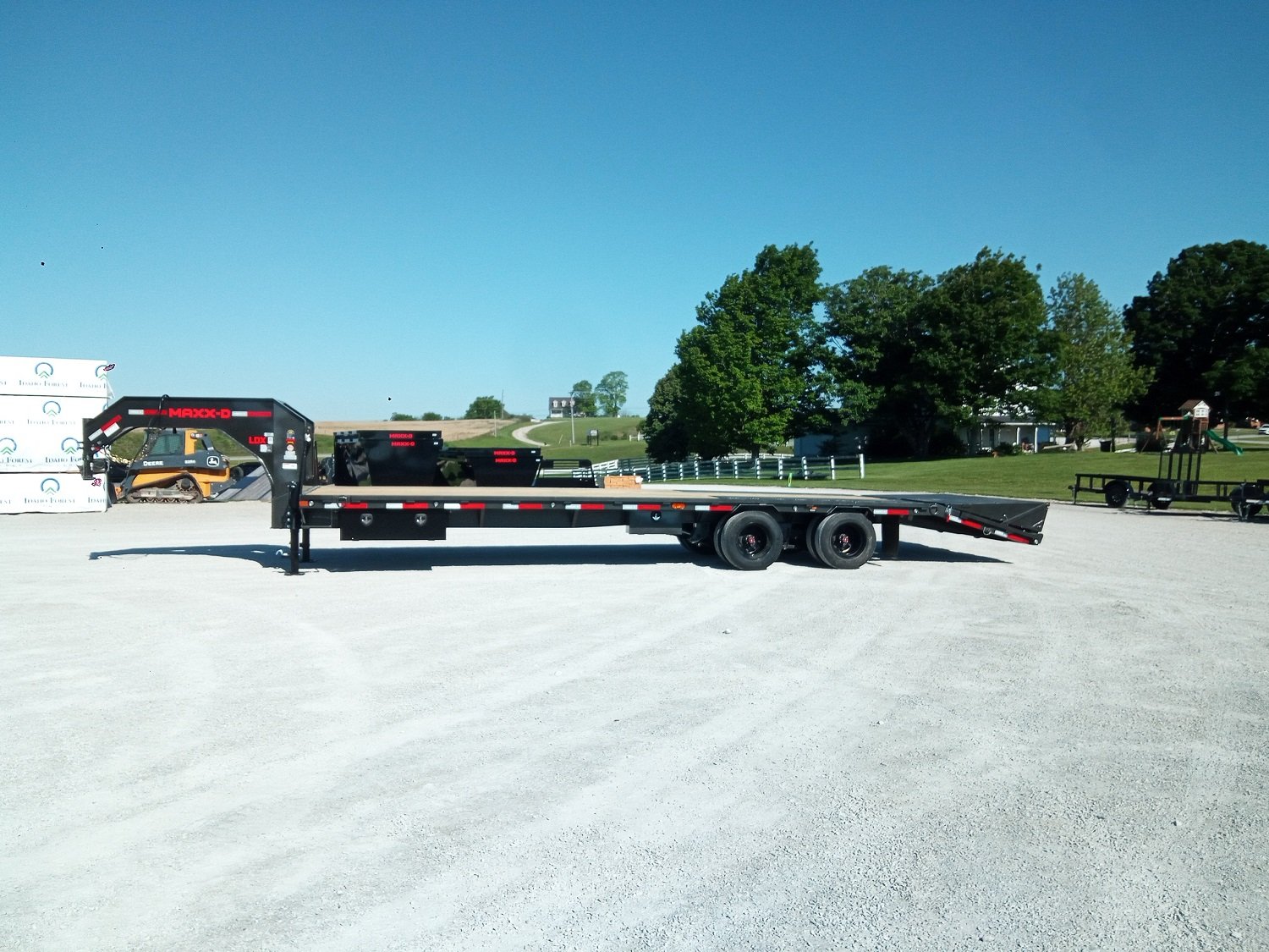 30' MAXXD LDX Flatbed Trailer – 30K Rated - Image 4