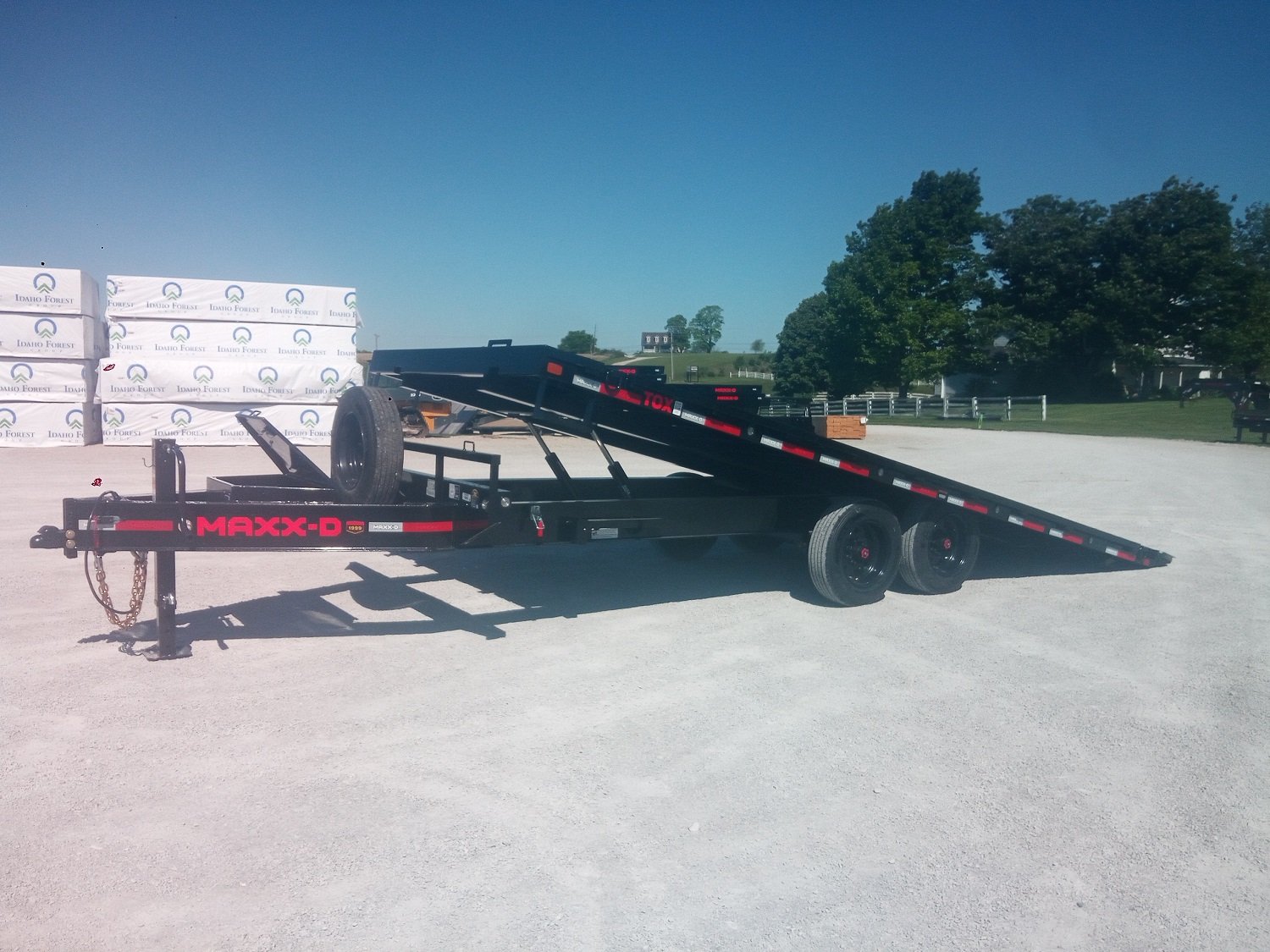 22' x 102" Power Tilt Deckover Trailer – 14K Rated - Image 4