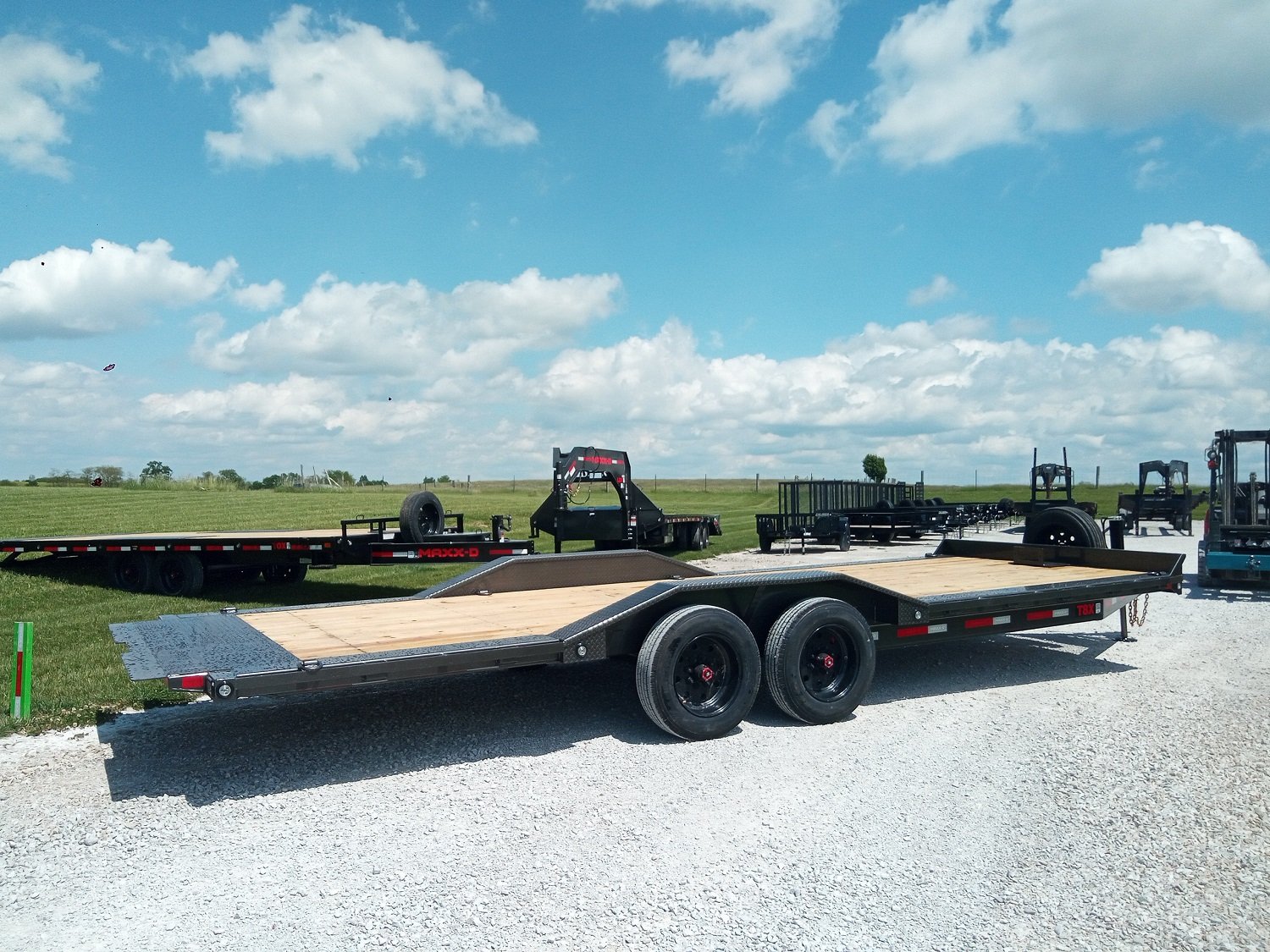 24' MAXXD T8X Power Tilt Equipment Trailer – 16K Rated - Image 2