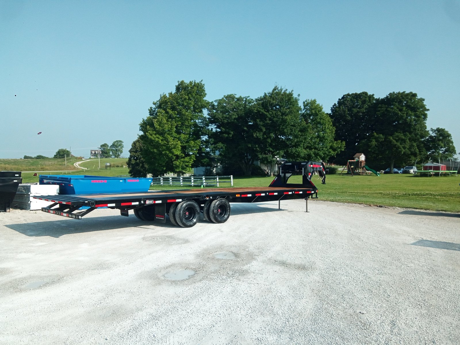 32' x 102" – Tandem Dual Hydraulic Dovetail - Image 2
