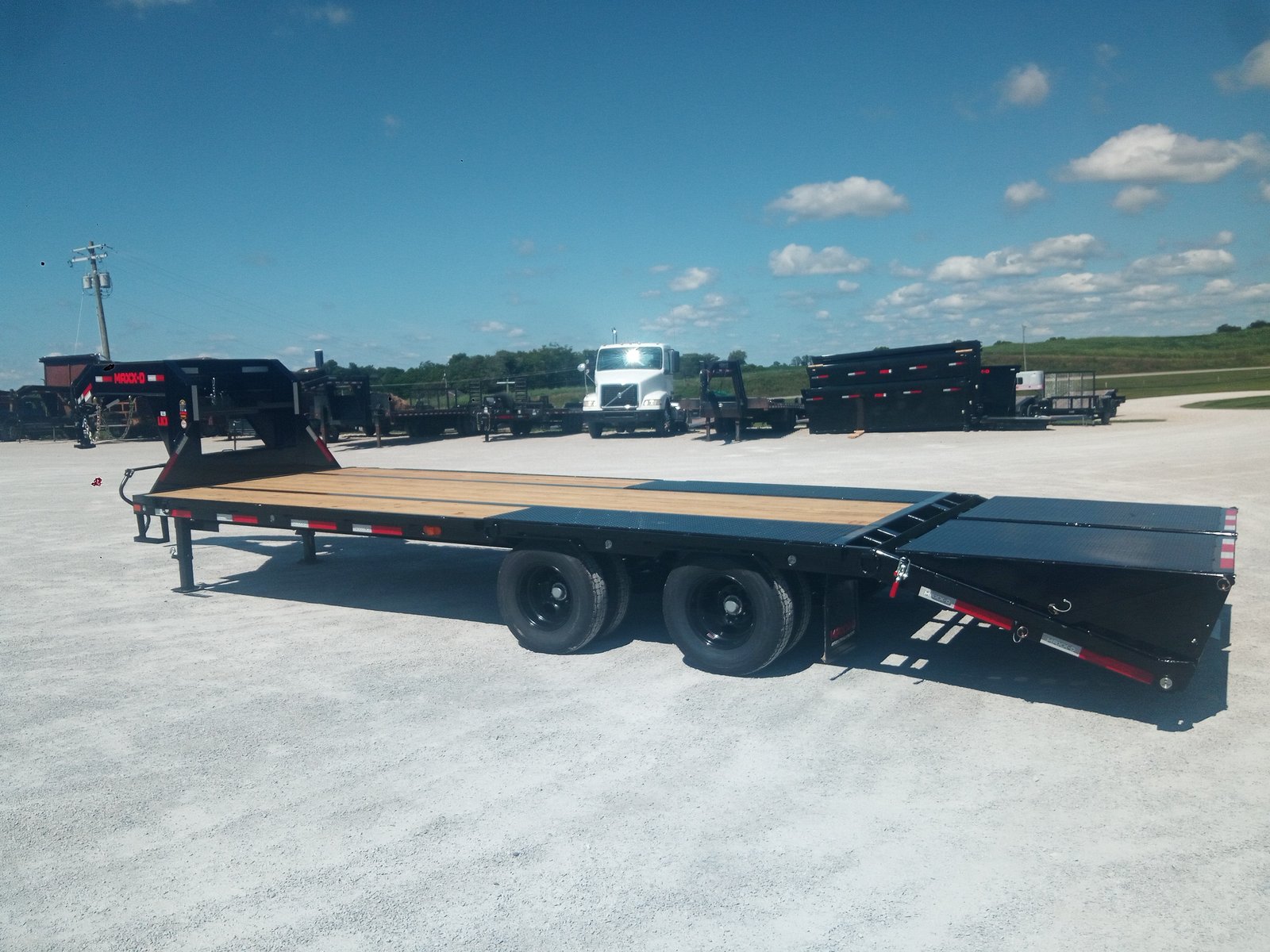 2027 25' x 102" – Low-Pro Tandem Dual Flatbed - Image 2